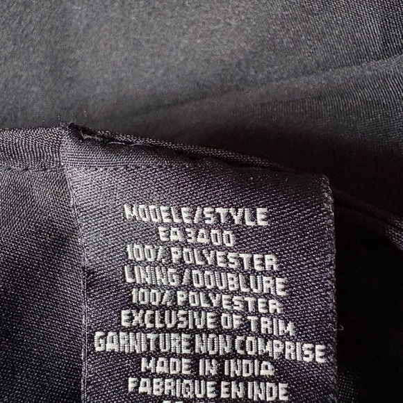 Elegant Black Dress - Picture 3 of 6